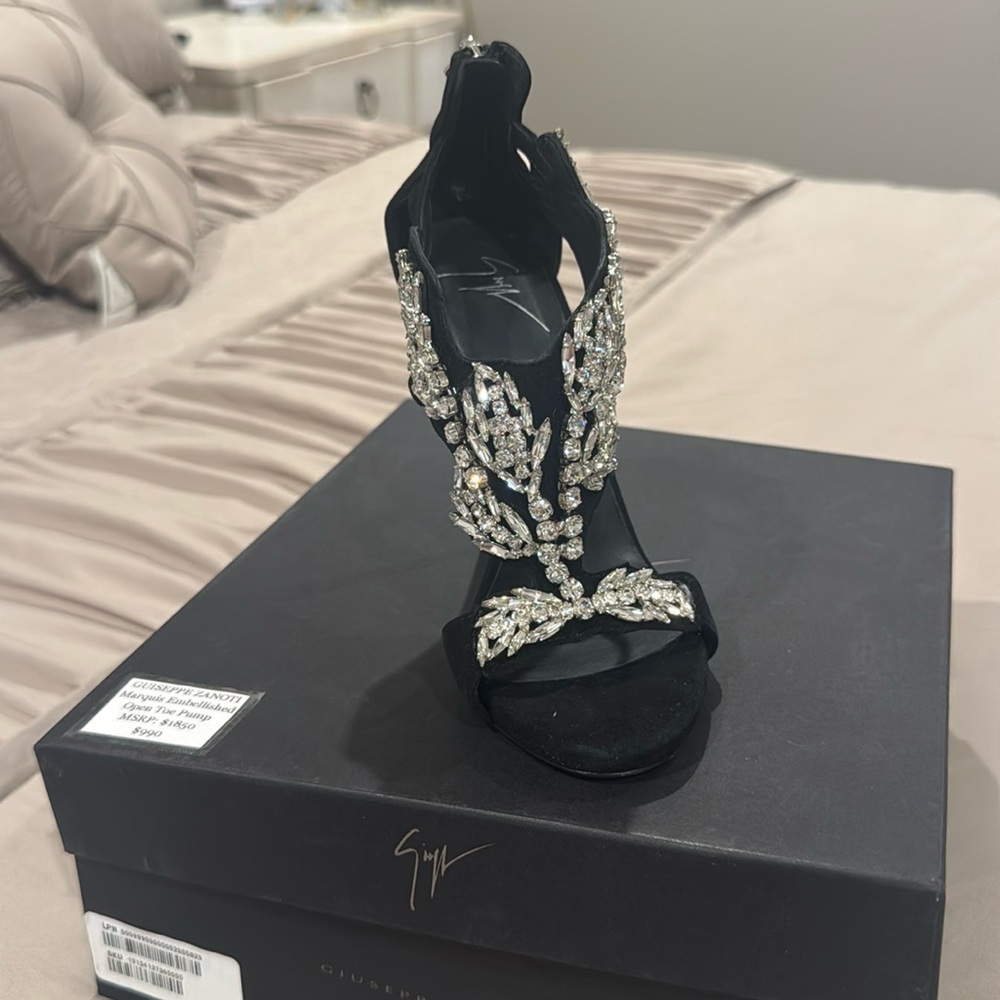 GIUSEPPE ZANOTI MARQUIS EMBELLISHED OPEN TOE PUMP
